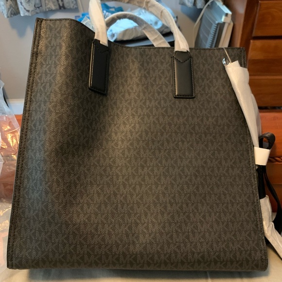Black New Michael Kors bag - Picture 2 of 6